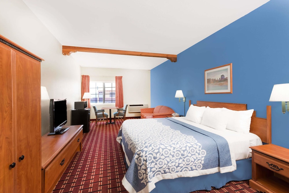 Days Inn & Suites by Wyndham Lordsburg