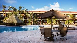 Outdoor pool, pool umbrellas, sun loungers