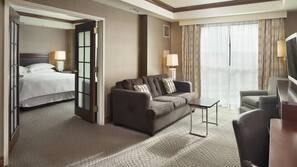 Premium bedding, in-room safe, iron/ironing board