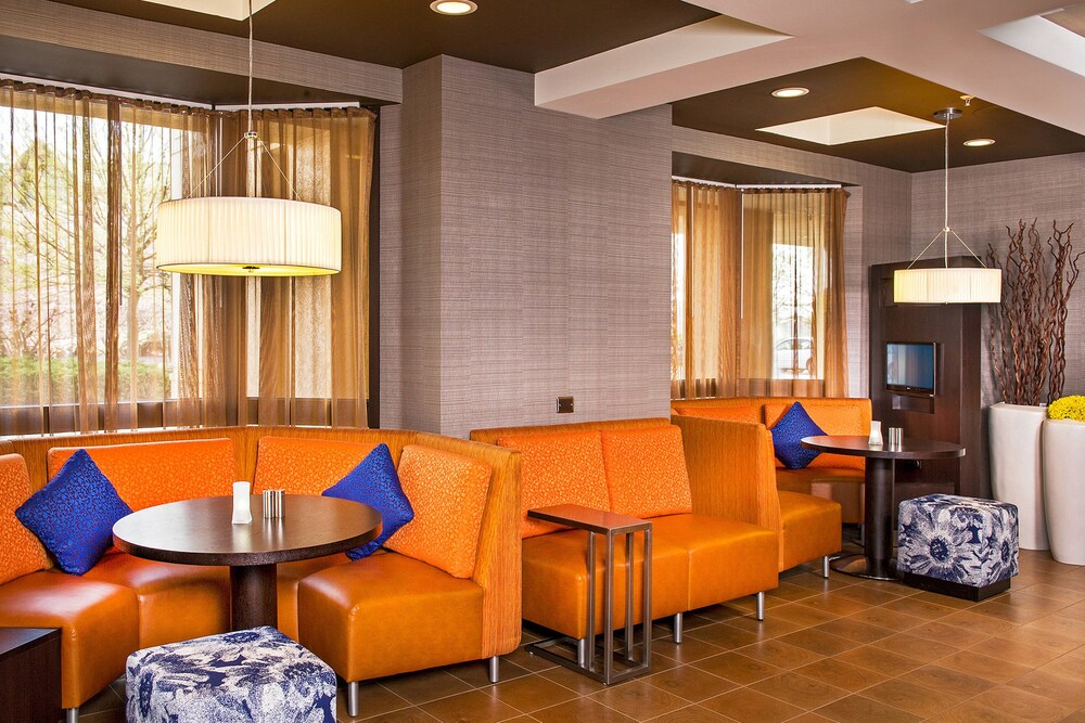 Courtyard by Marriott Richmond Northwest