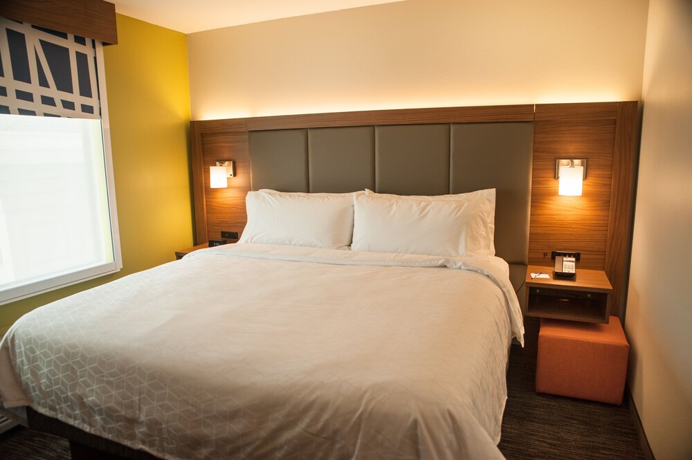 Holiday Inn Express & Suites Norfolk, an IHG Hotel