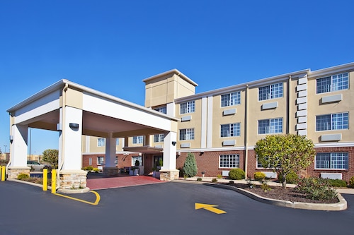 Great Place to stay Holiday Inn Express Hotel & Suites Wabash near Wabash 