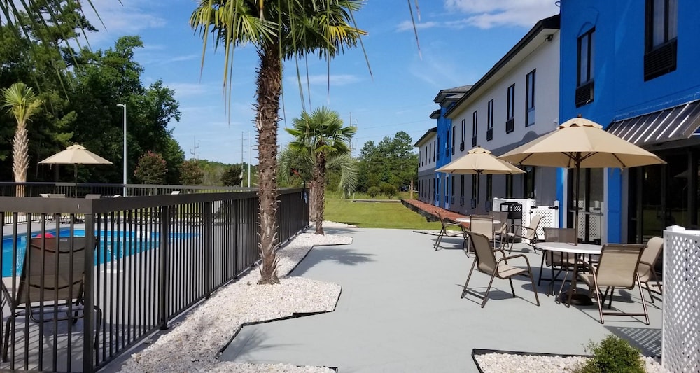 Porch, Best Western Shallotte / Ocean Isle Beach Hotel