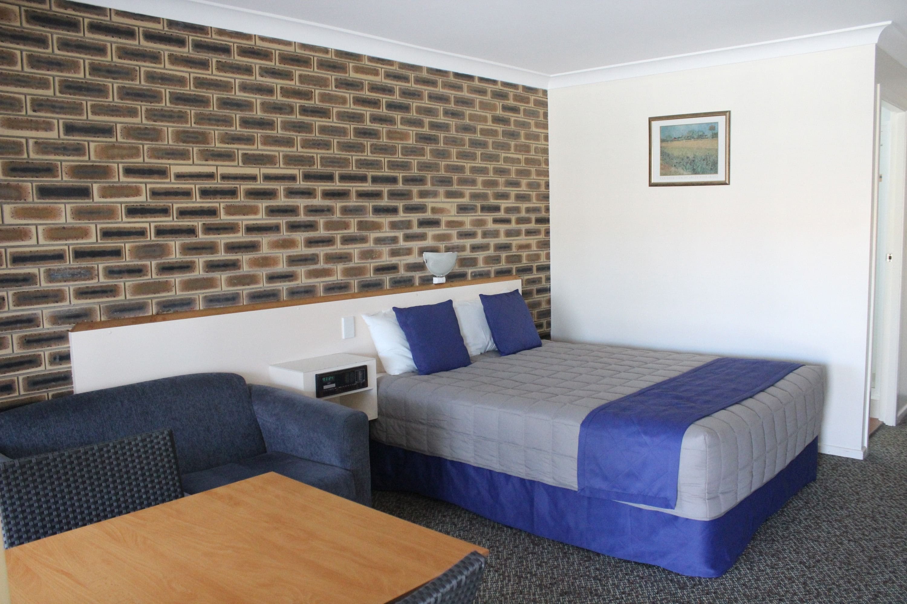 Top Of The Town Motel