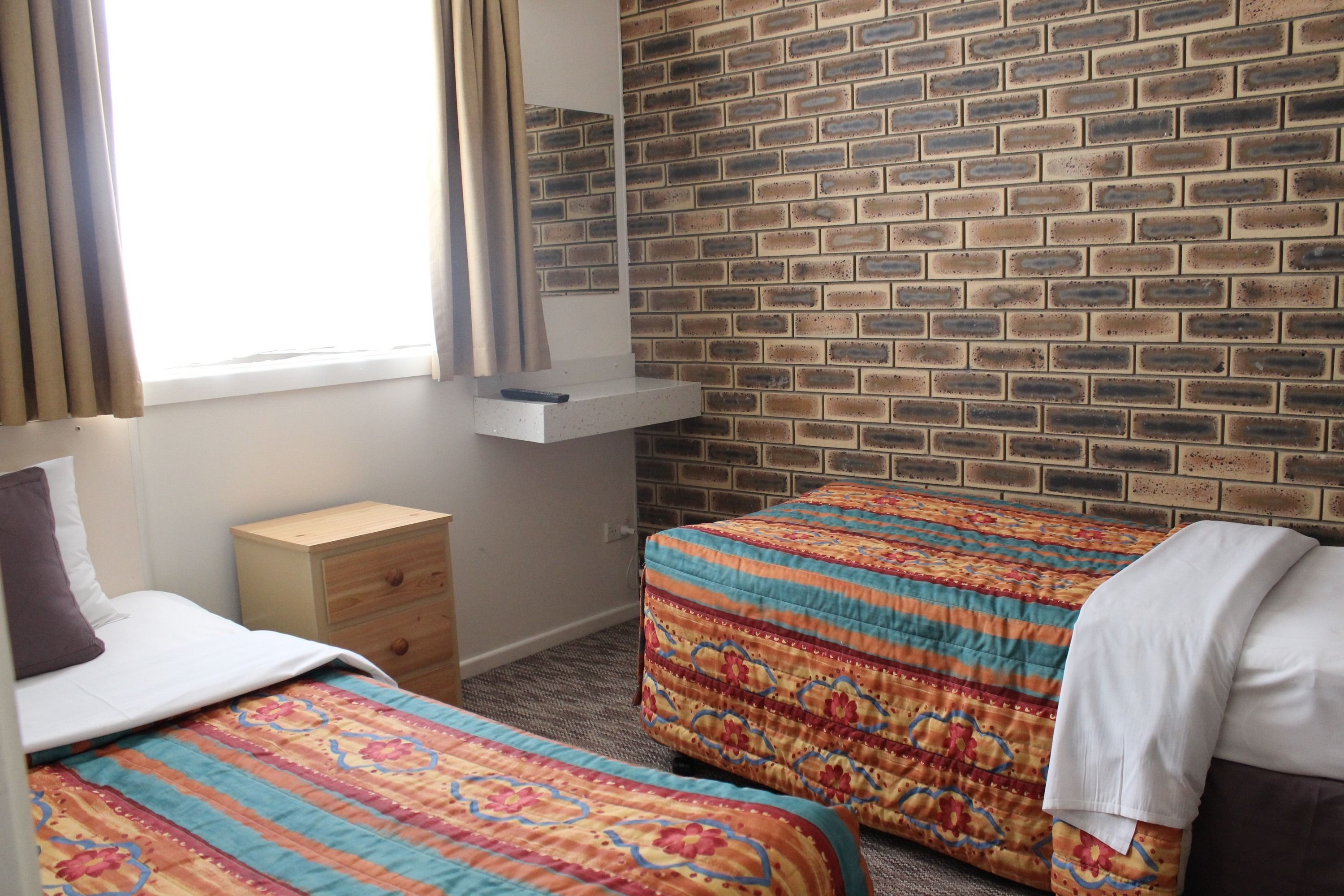 Top Of The Town Motel