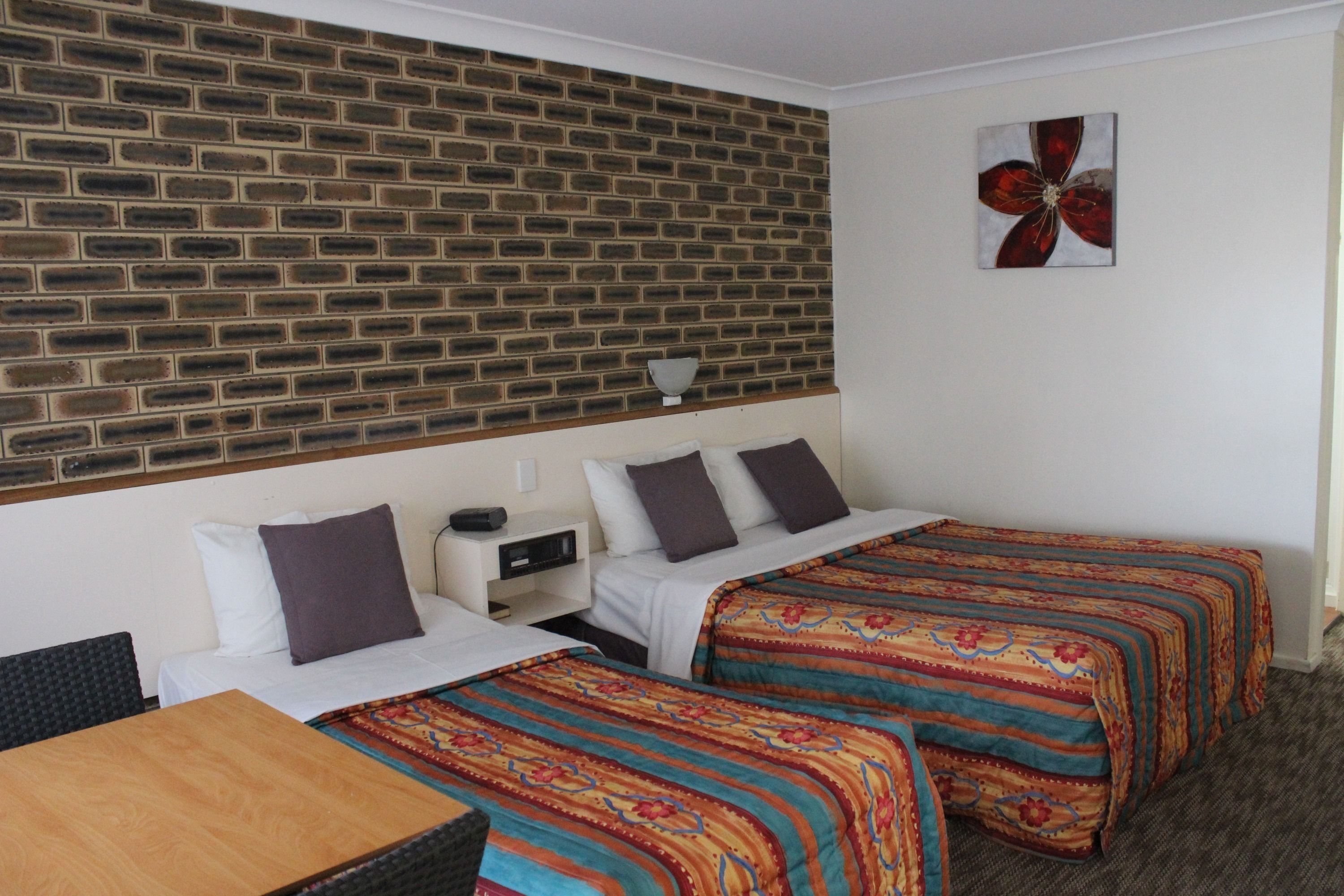 Top Of The Town Motel