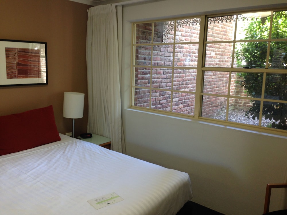 Room, Adina Serviced Apartments Canberra Kingston