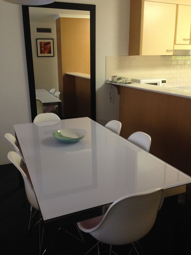 In-room dining, Adina Serviced Apartments Canberra Kingston