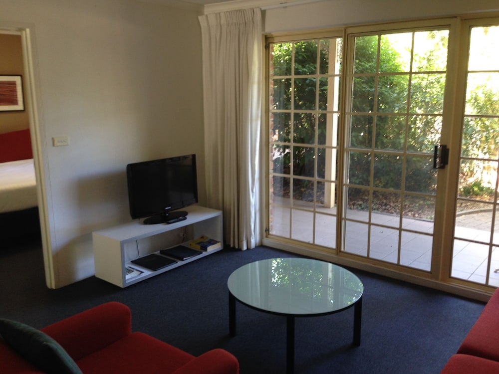 Living room, Adina Serviced Apartments Canberra Kingston