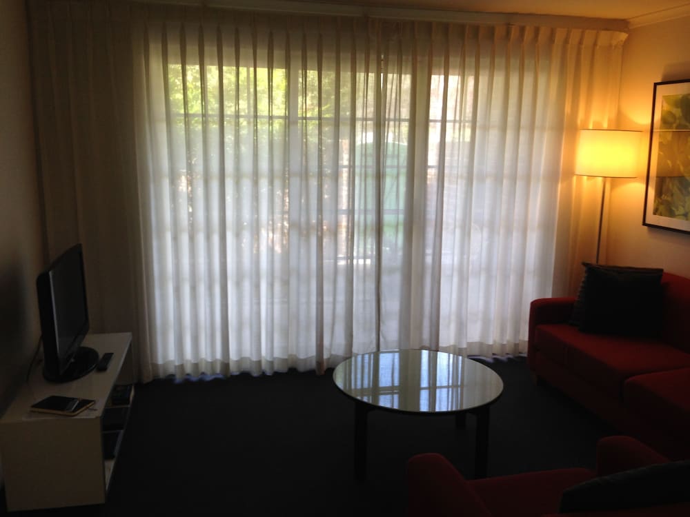 Living room, Adina Serviced Apartments Canberra Kingston