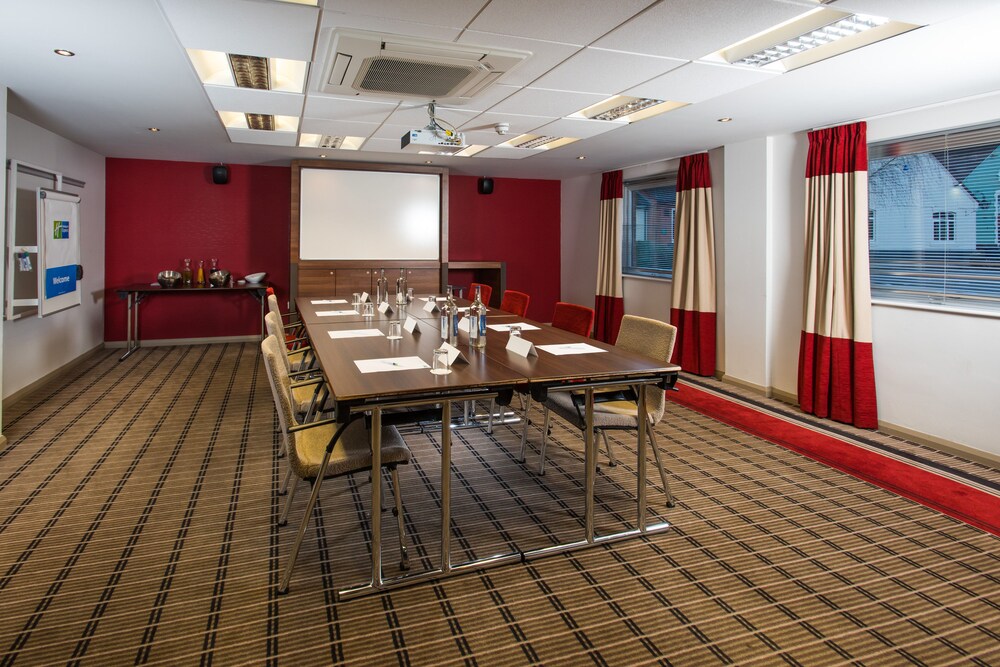 Holiday Inn Express Warwick - Stratford-upon-Avon, an IHG Hotel