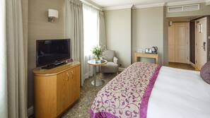 In-room safe, desk, iron/ironing board, free WiFi