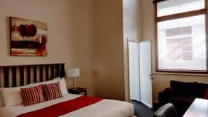 Individually furnished, iron/ironing board, free WiFi, alarm clocks