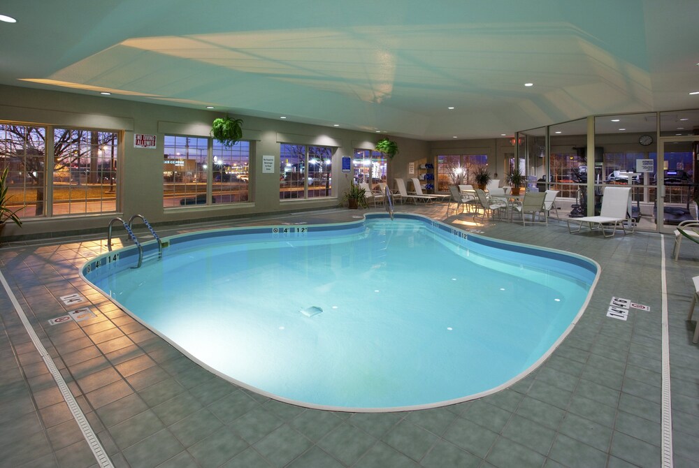 Pool, Holiday Inn Express Hotel & Suites Sunbury - Columbus Area, an IHG Hotel