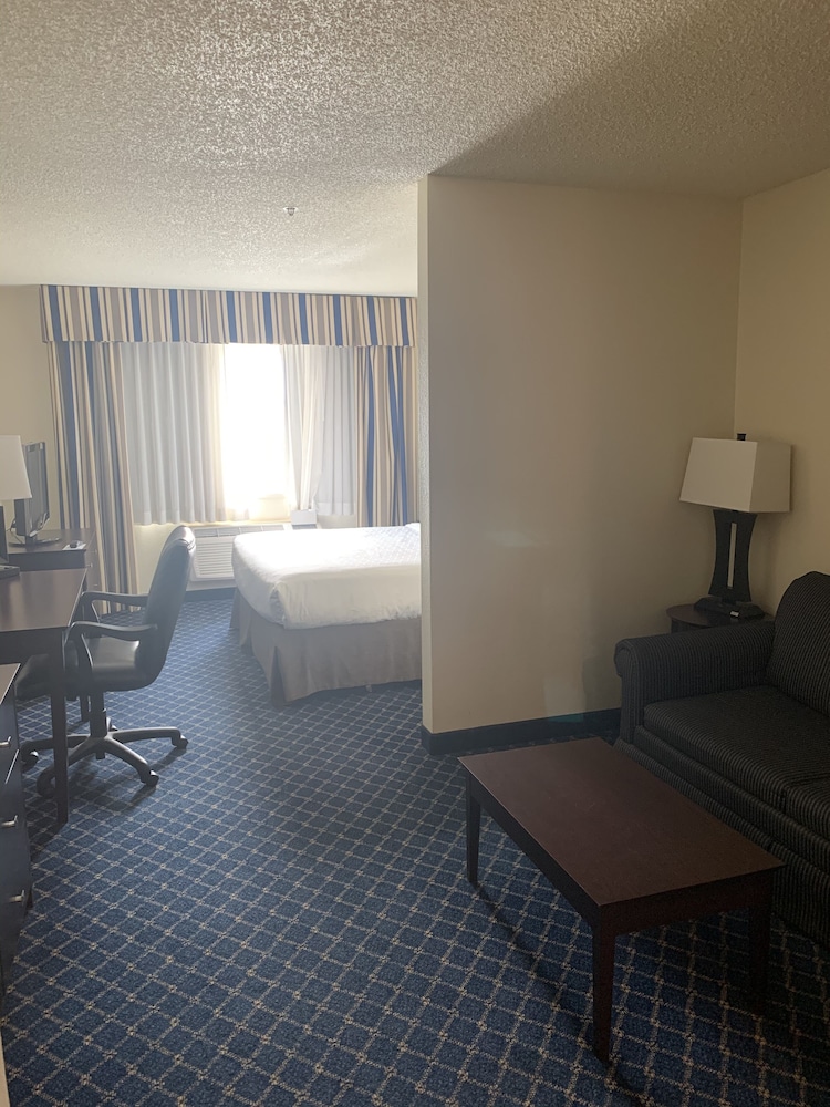 Holiday Inn Express Hotel & Suites Torrington, an IHG Hotel