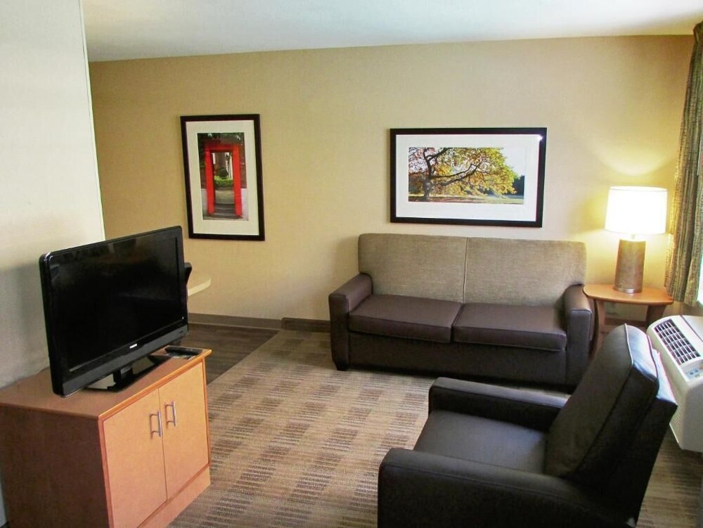 Extended Stay America Suites Indianapolis Airport W Southern