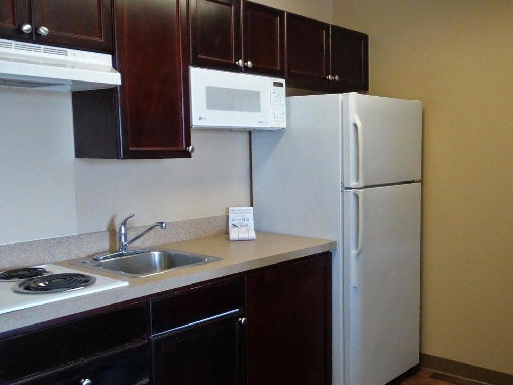 Extended Stay America Suites Indianapolis Airport W Southern