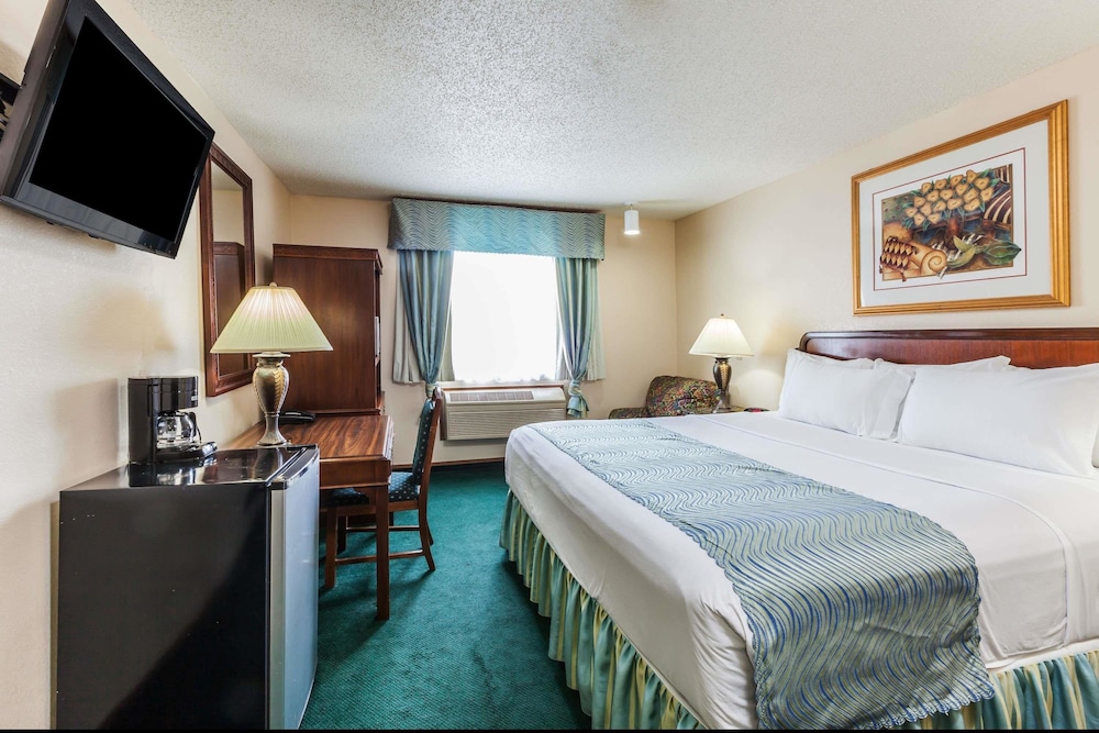 Super 8 by Wyndham Irving DFW Airport/South