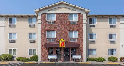 Super 8 by Wyndham Irving DFW Airport/South