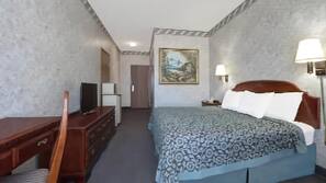 Laptop workspace, blackout drapes, iron/ironing board, free WiFi