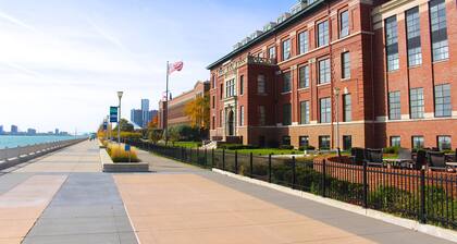 Roberts Riverwalk Urban Resort Hotel