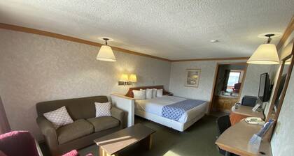 Rodeway Inn & Suites