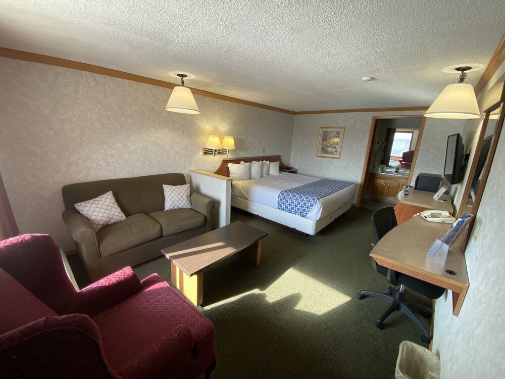 Rodeway Inn & Suites