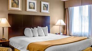 Desk, iron/ironing board, WiFi, linens