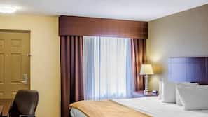 Desk, iron/ironing board, WiFi, linens