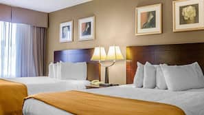 Desk, iron/ironing board, WiFi, linens