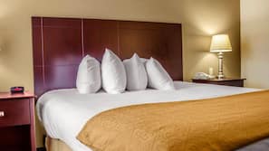 Desk, iron/ironing board, WiFi, linens