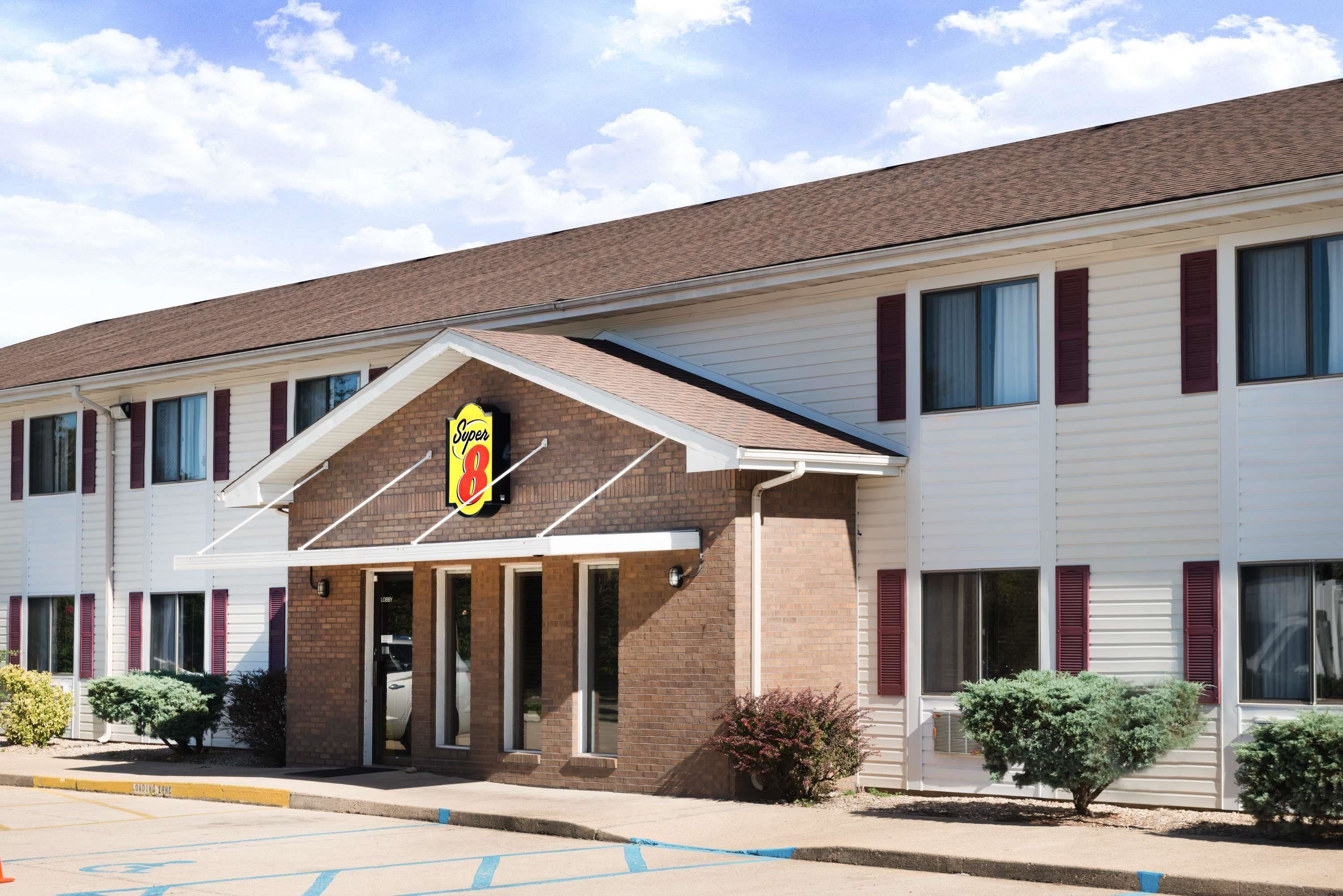 Super 8 by Wyndham West Plains in West Plains, United States
