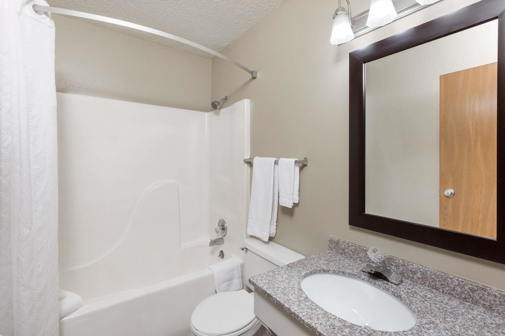 Bathroom, Super 8 by Wyndham Manhattan KS