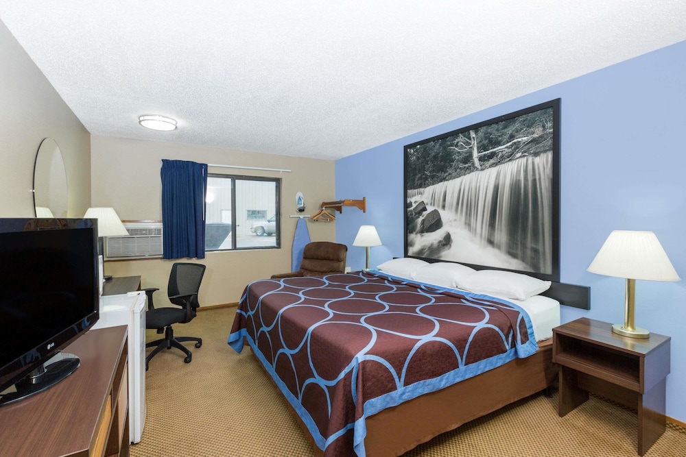 Room, Super 8 by Wyndham Manhattan KS