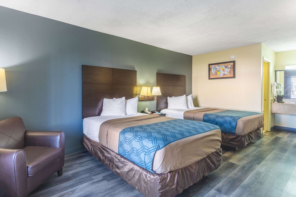 Econo Lodge Inn & Suites