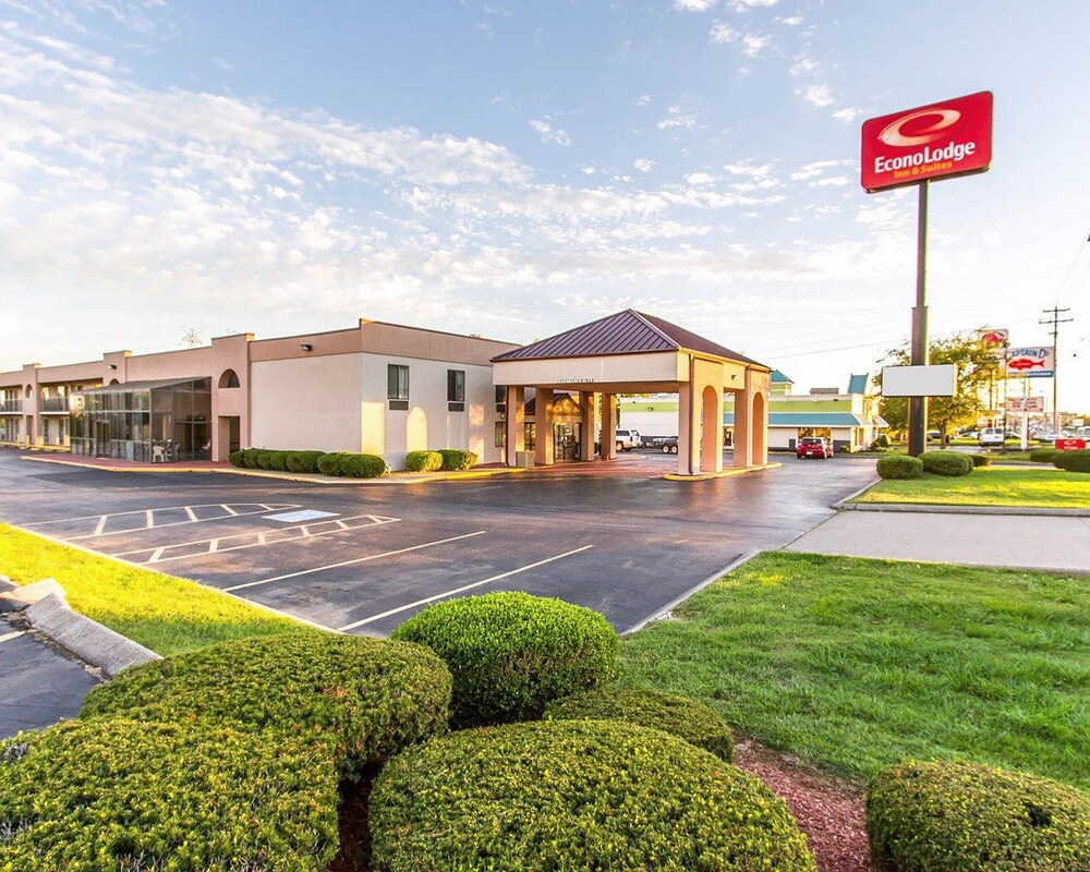 Econo Lodge Inn & Suites