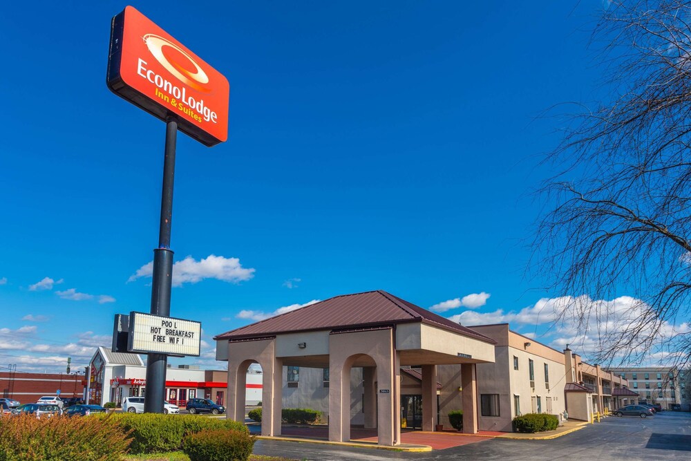 Econo Lodge Inn & Suites