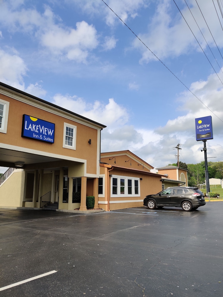 Front of property, Lake View Inn & Suites