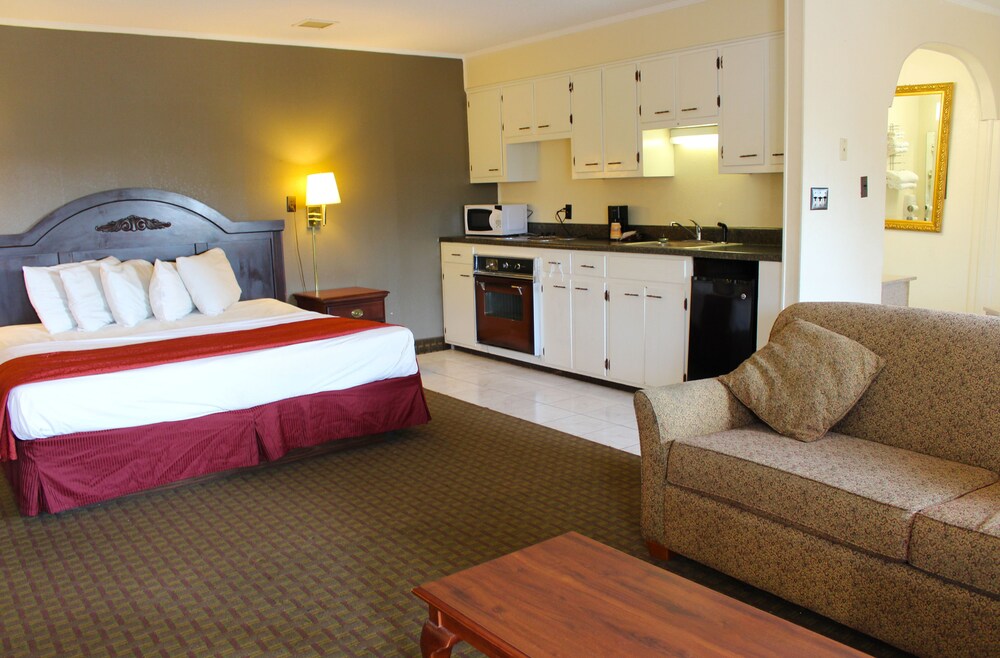 Room, Lake View Inn & Suites