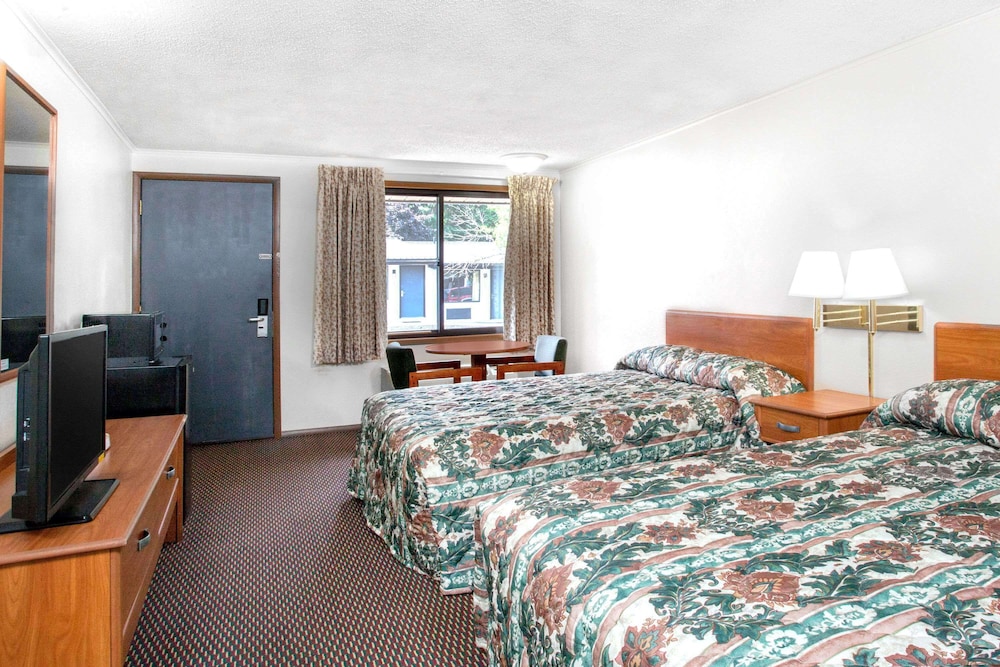 Room, Knights Inn Pittston