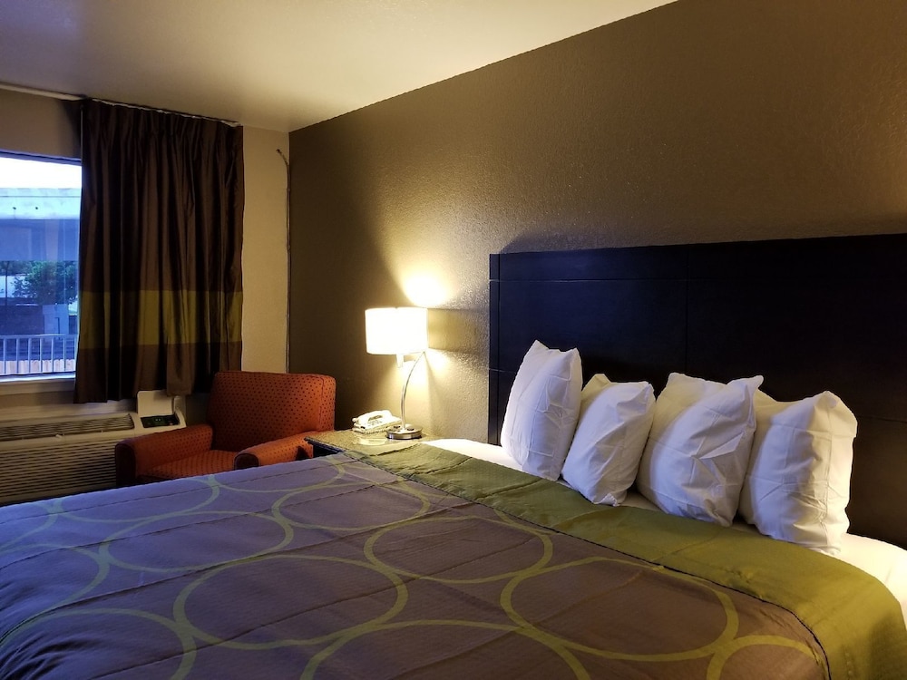 Super 8 by Wyndham San Antonio Downtown/Alamo