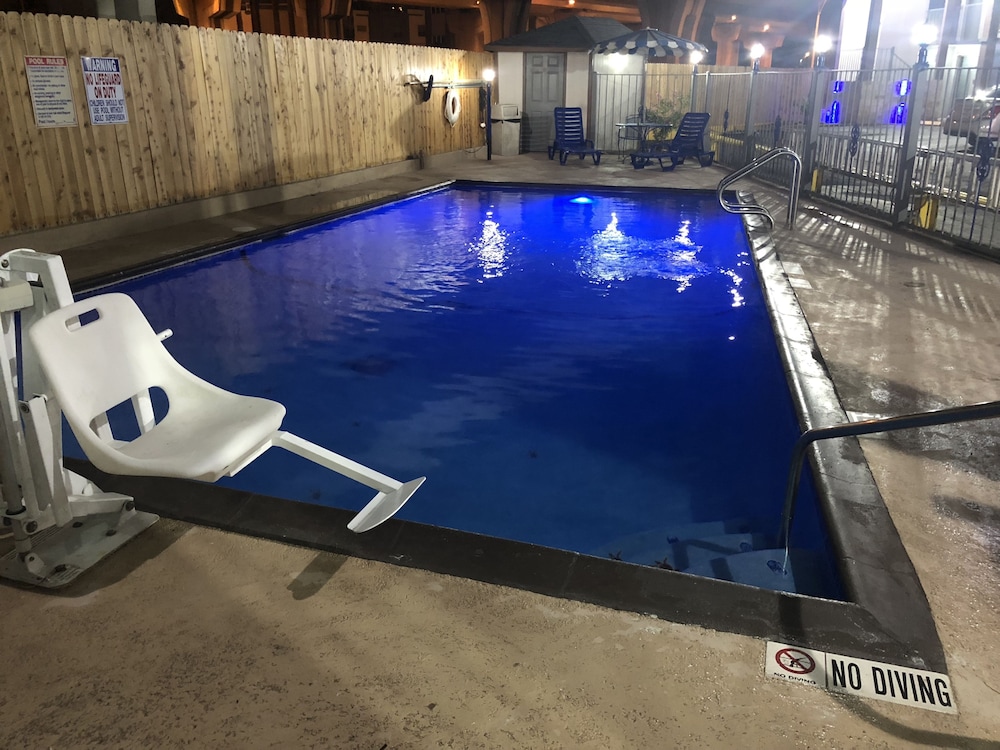 Pool, Super 8 by Wyndham San Antonio Downtown/Alamo