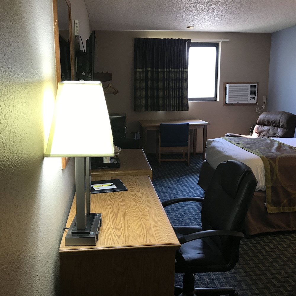 Super 8 by Wyndham Omaha/West Dodge