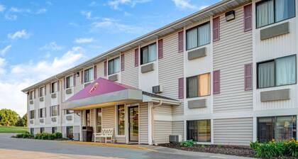 Super 8 by Wyndham Omaha I-80 West