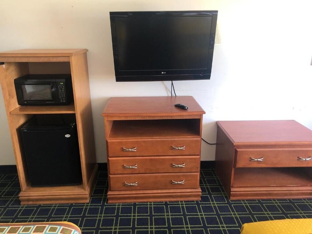Sunset Inn & Suites