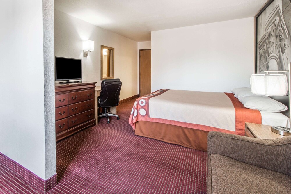 Super 8 by Wyndham Elizabethtown