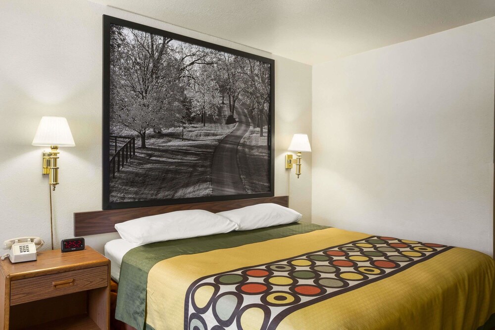 Room, Super 8 by Wyndham Prestonsburg