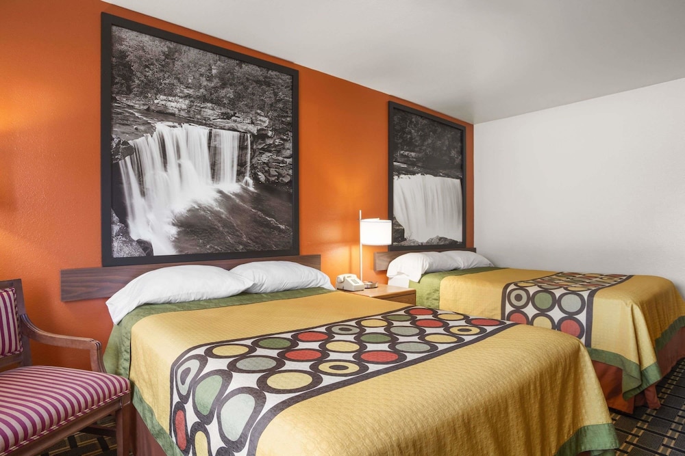 Room, Super 8 by Wyndham Prestonsburg