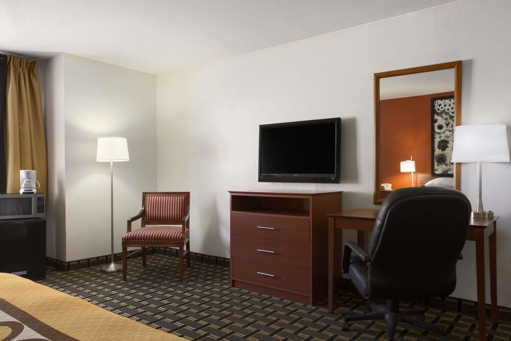 Room, Super 8 by Wyndham Prestonsburg