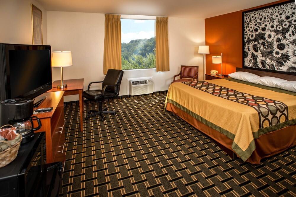 Room, Super 8 by Wyndham Prestonsburg